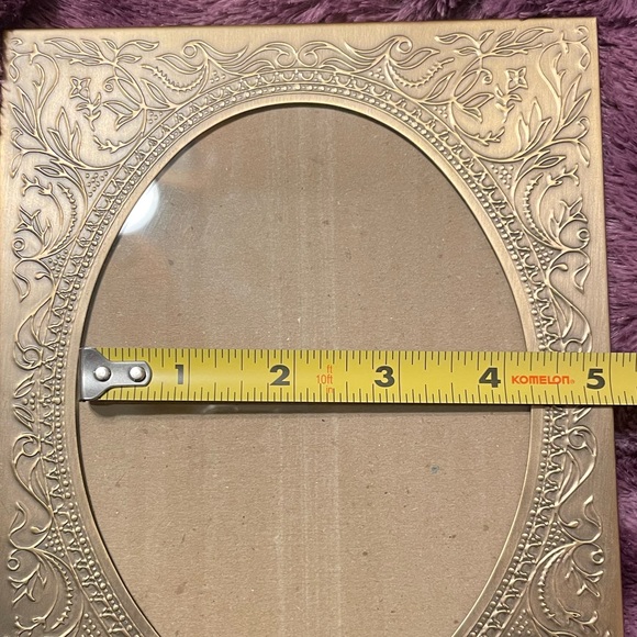 Vintage Craft Inc Embossed Metal Freestanding or Hanging Picture Frame - Picture 13 of 15